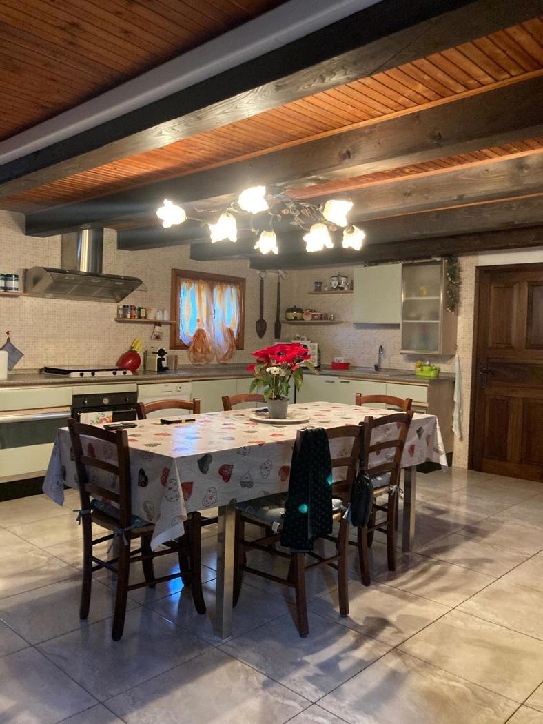 Casa indipendente con giardino a Gavello