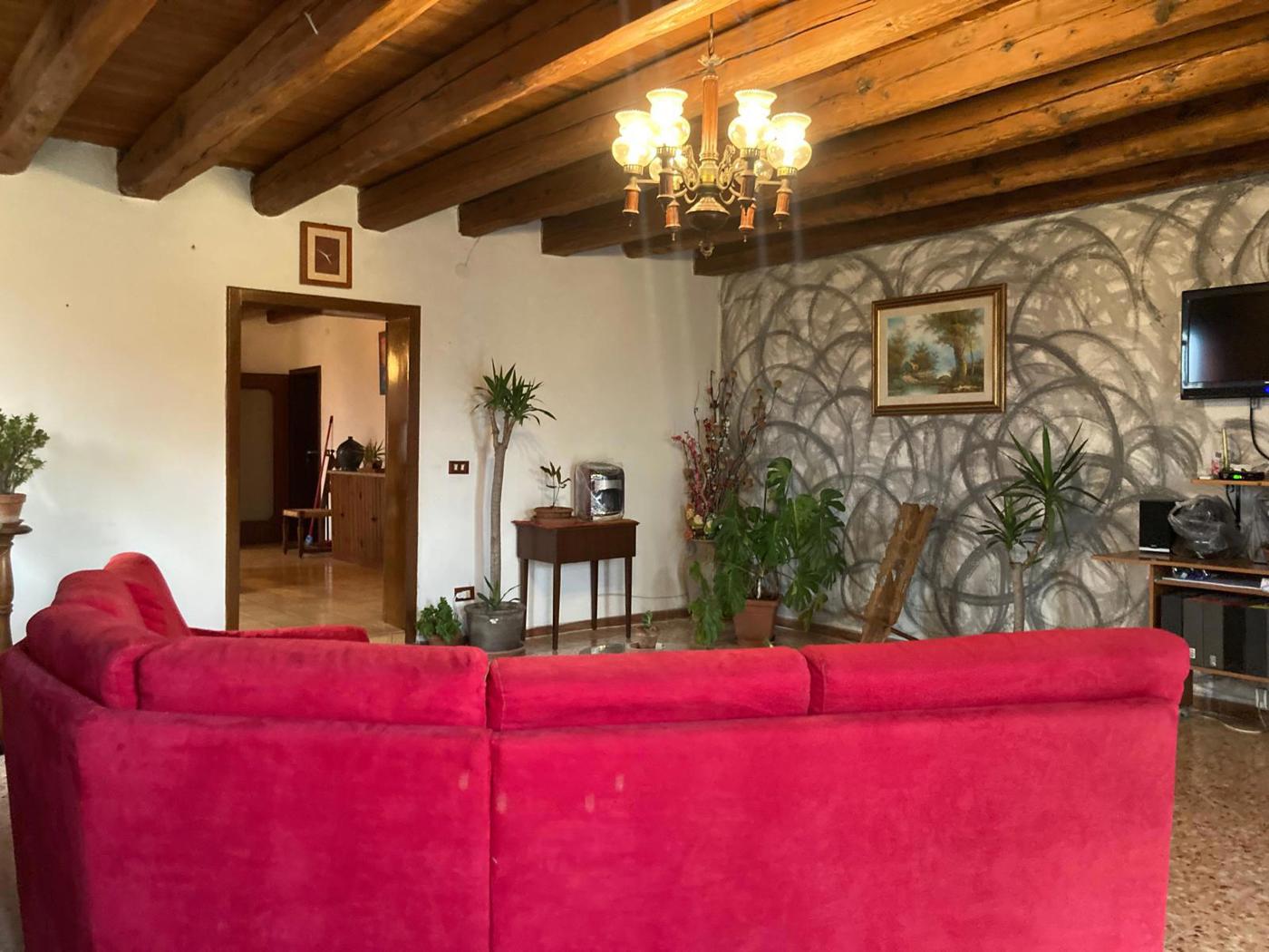 Casa indipendente con giardino a Gavello