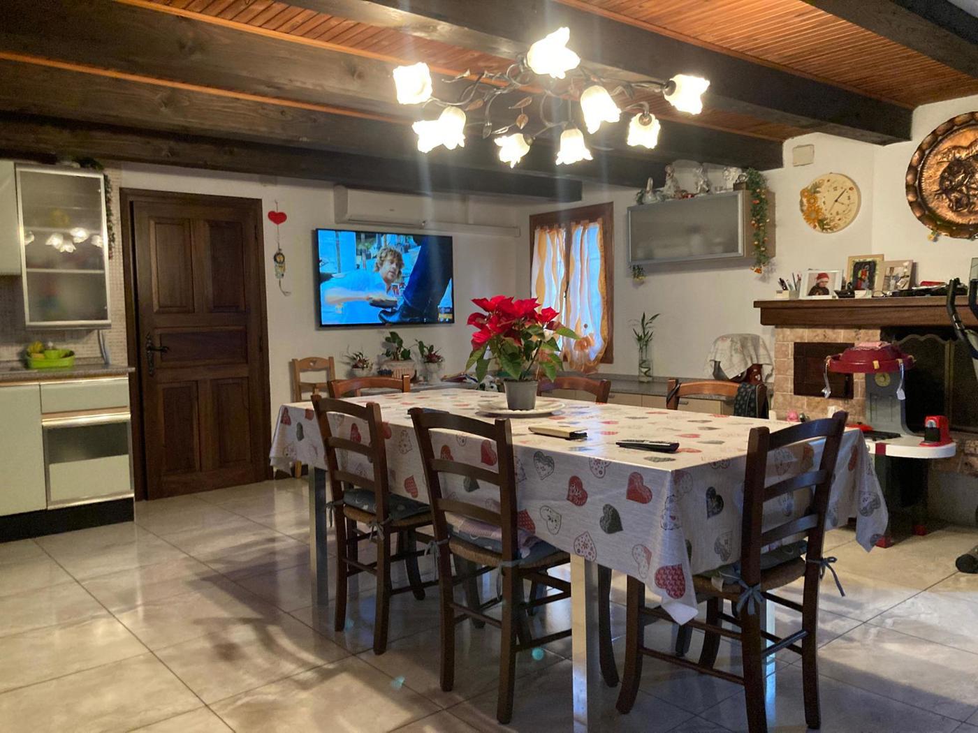 Casa indipendente con giardino a Gavello