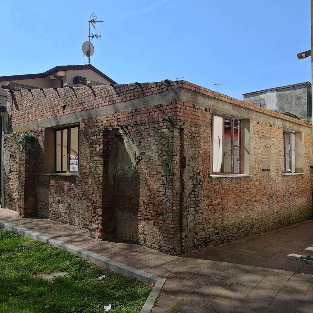 Magazzino in vendita a Adria