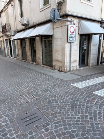 Negozio in affitto a Adria