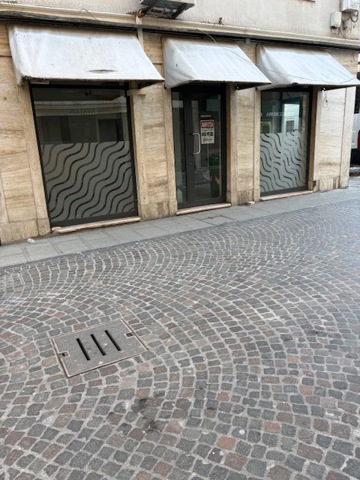 Negozio in affitto a Adria