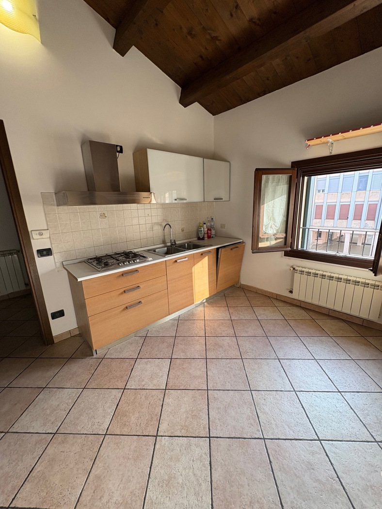 Trilocale arredato in affitto a Adria