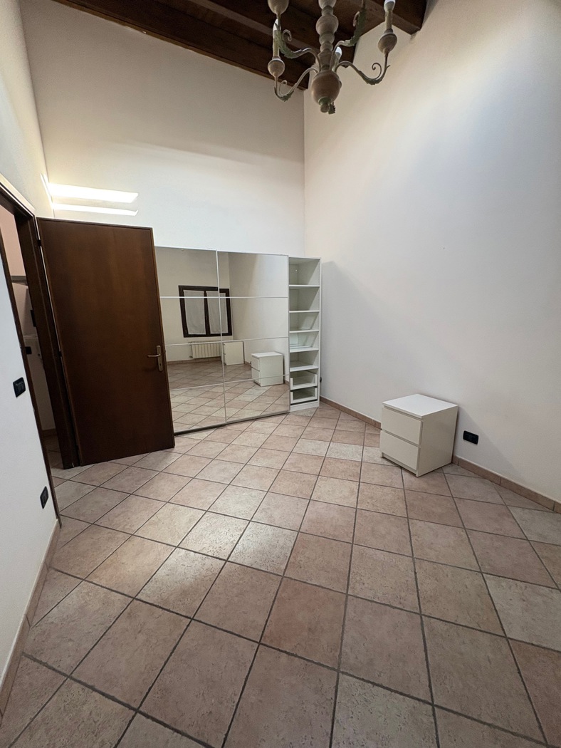 Trilocale arredato in affitto a Adria