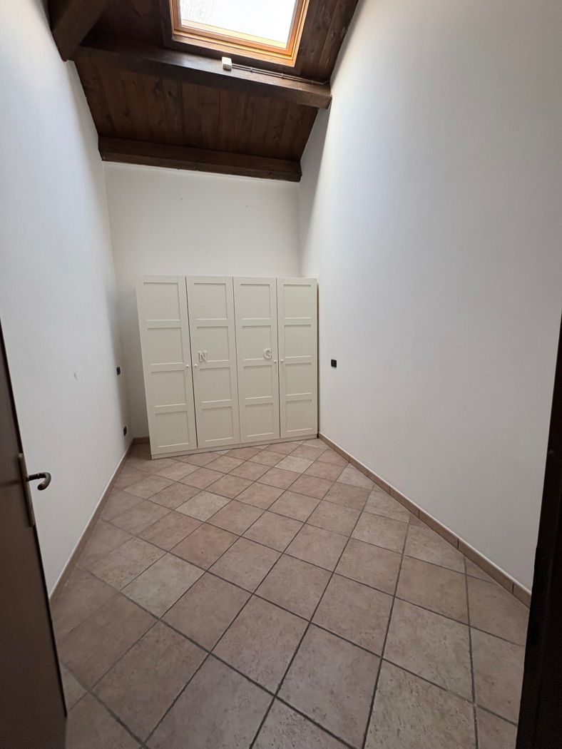 Trilocale arredato in affitto a Adria