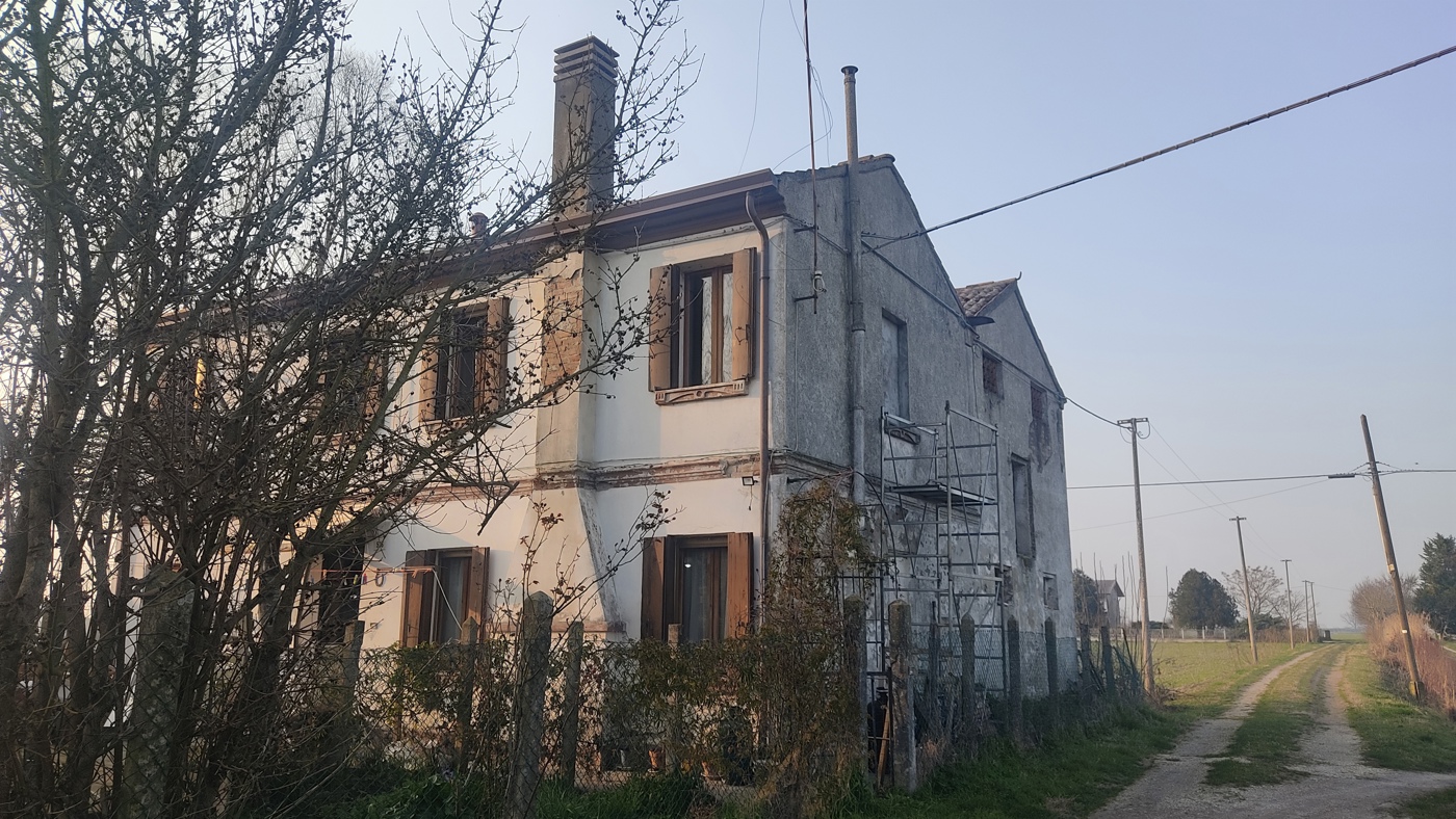 Villa con giardino a Papozze