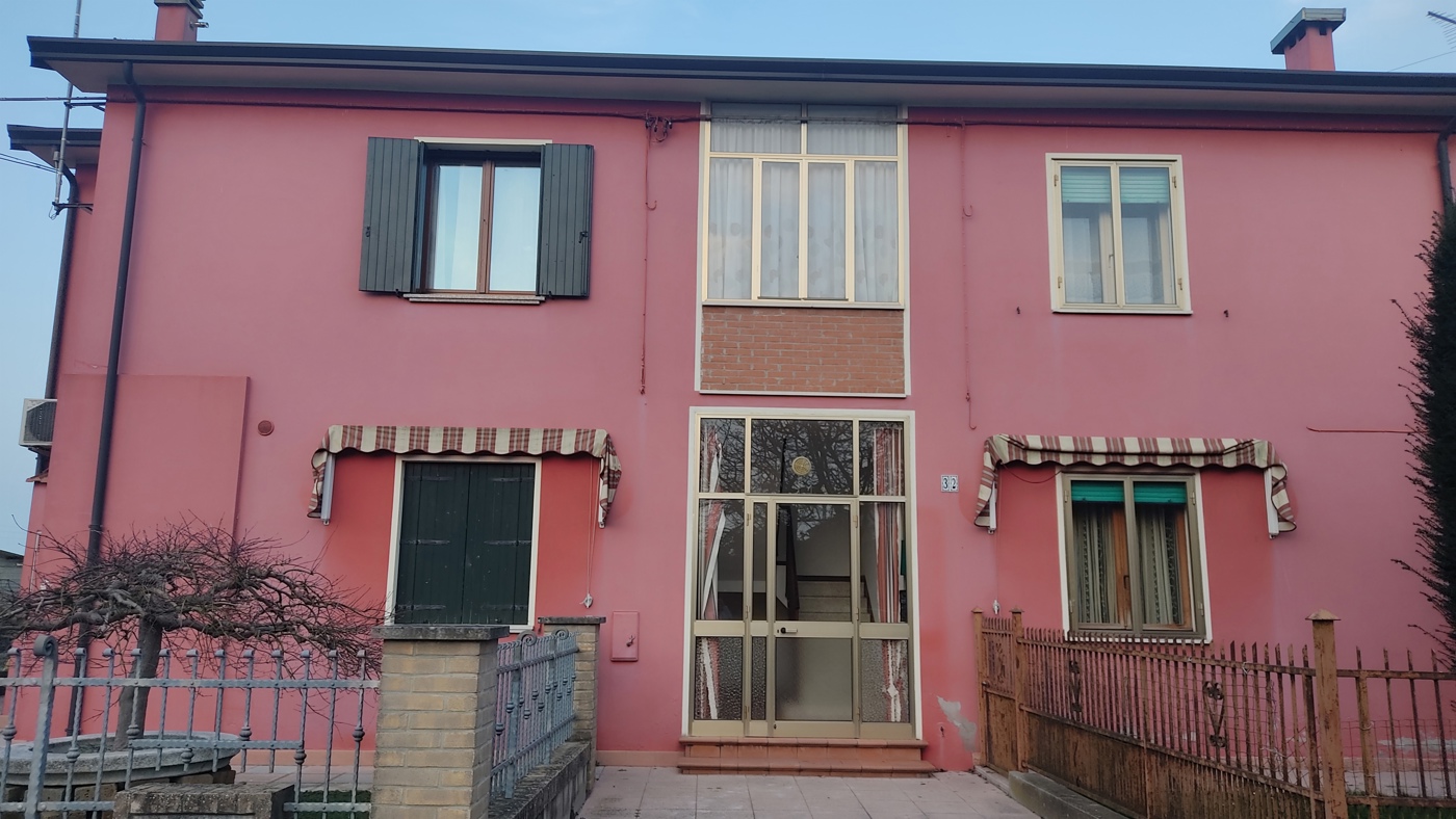 Quadrilocale con giardino a Adria