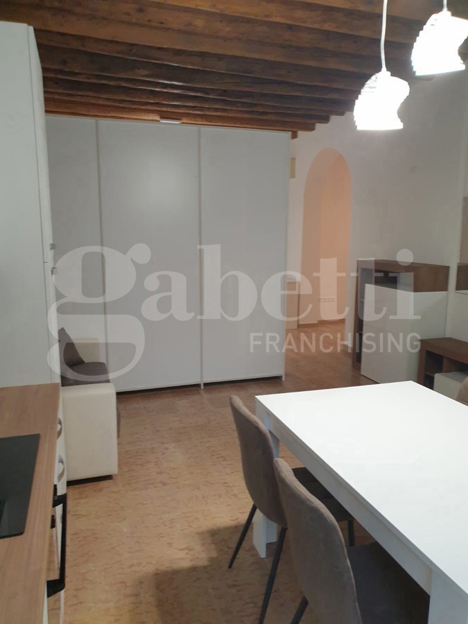 Bilocale arredato in affitto a Adria