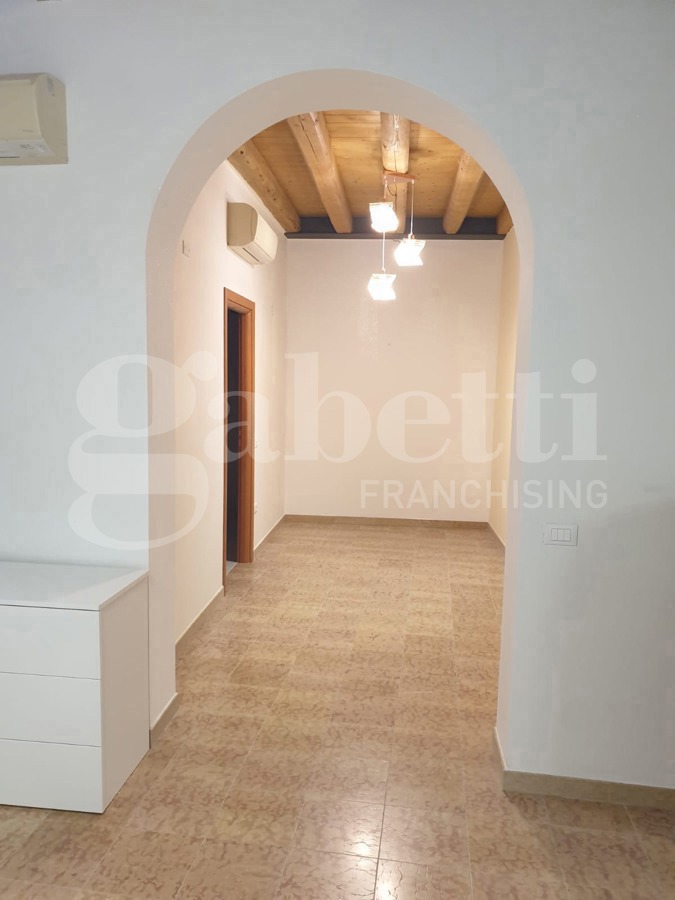 Bilocale arredato in affitto a Adria