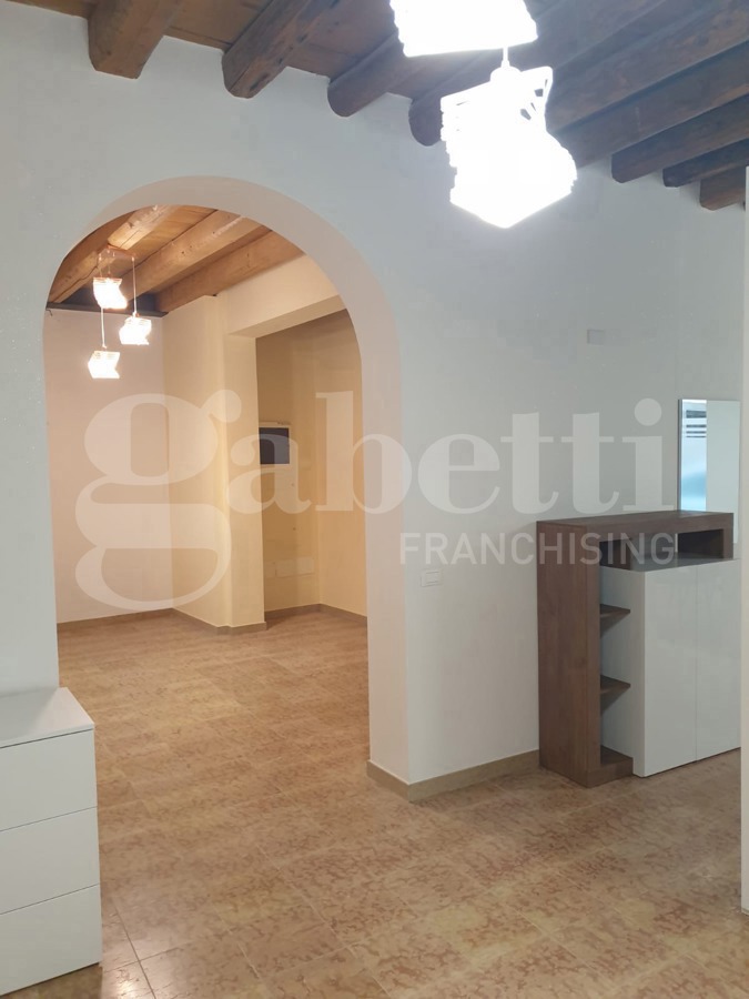 Bilocale arredato in affitto a Adria