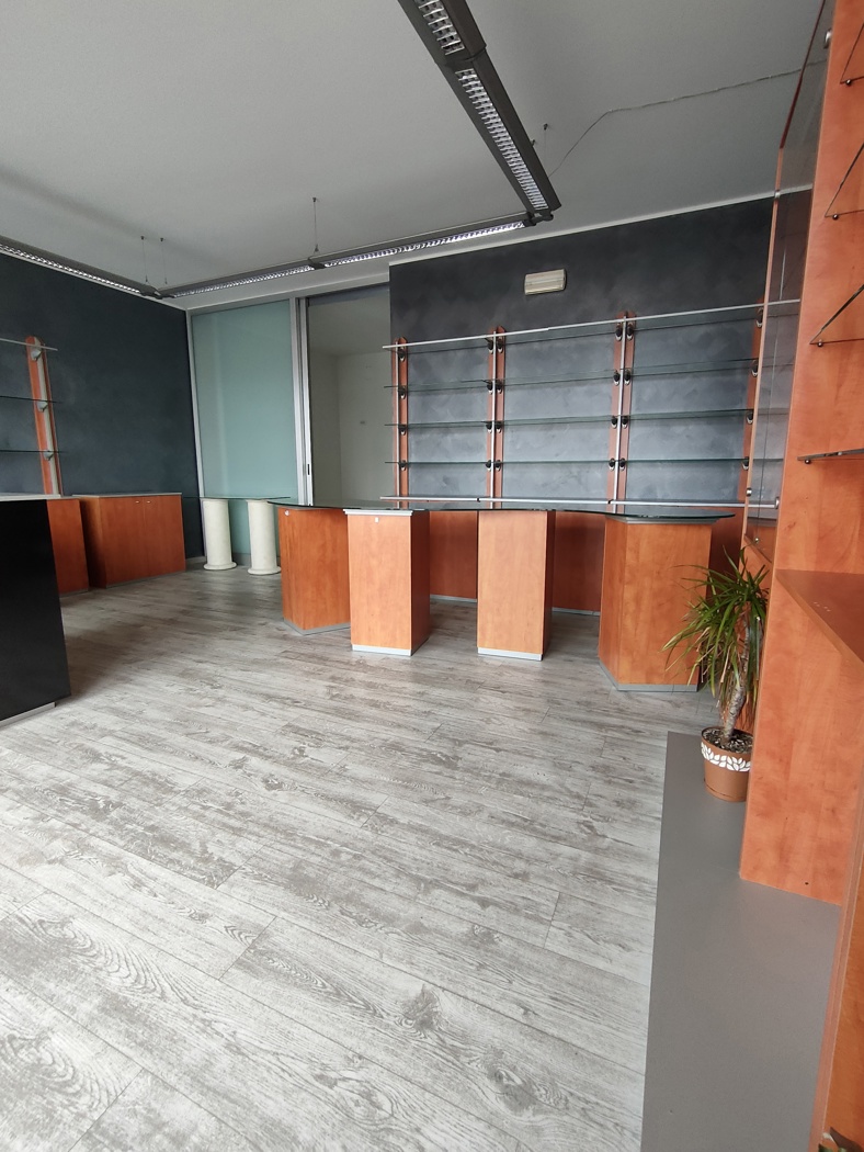 Negozio in affitto a Adria