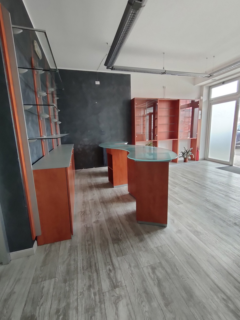 Negozio in affitto a Adria