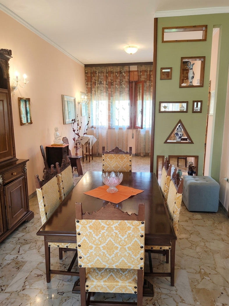 Villa Bifamiliare con giardino a Adria