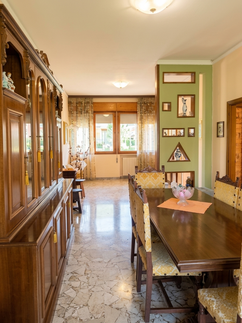Villa Bifamiliare con giardino a Adria
