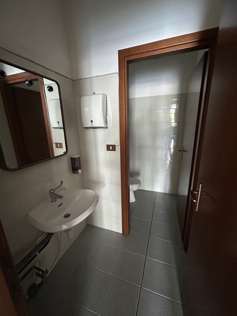 Negozio in affitto a Adria