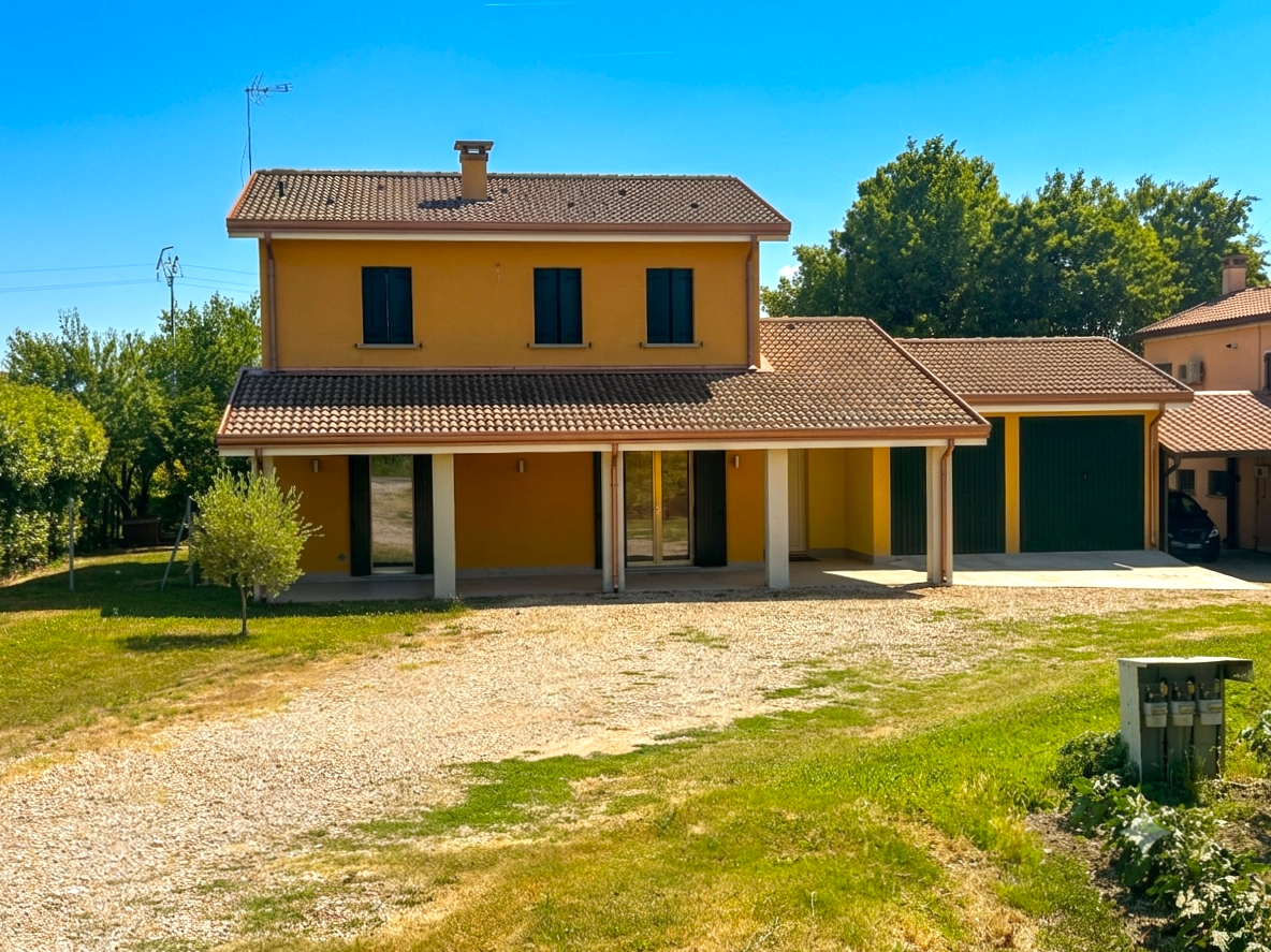 Villa con giardino a Adria