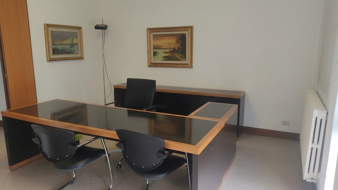 Ufficio in affitto a Adria