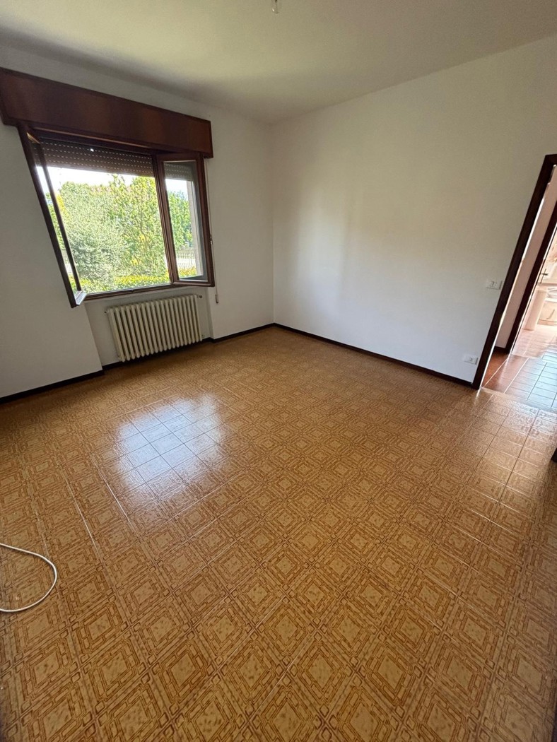 Quadrilocale con giardino a Adria