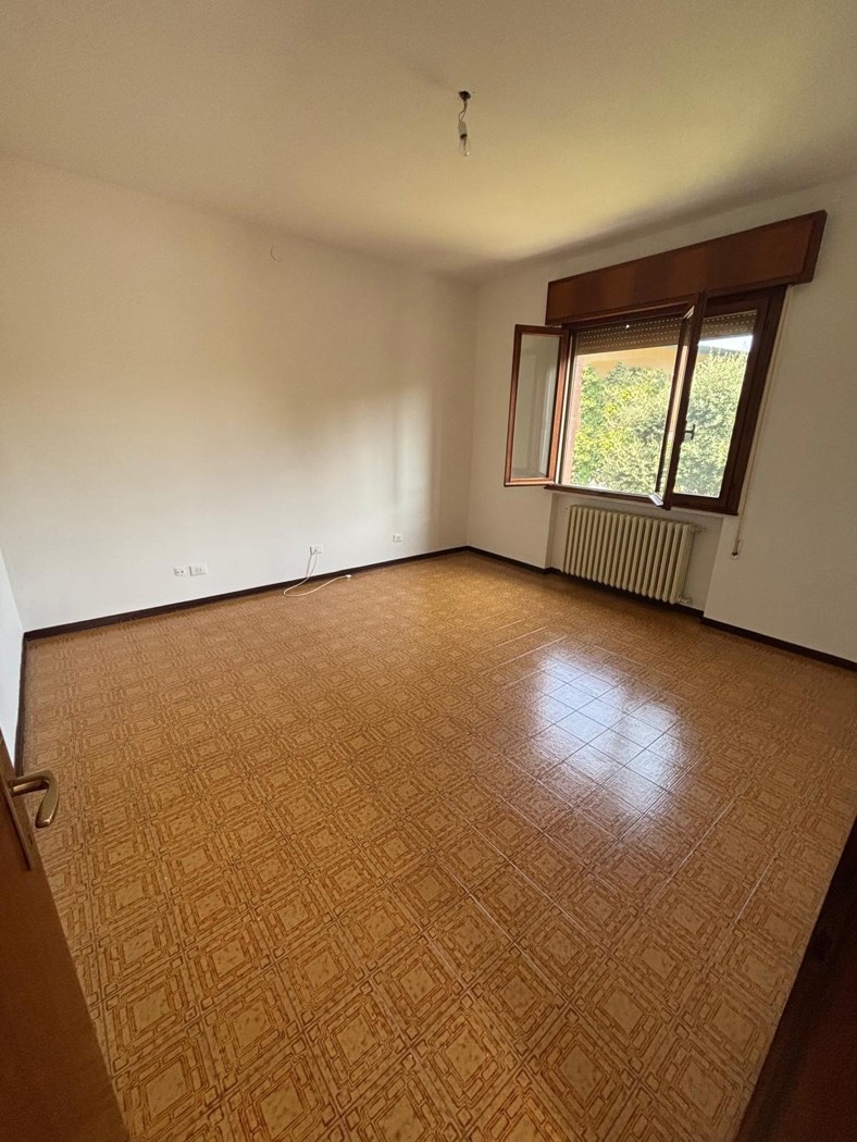 Quadrilocale con giardino a Adria