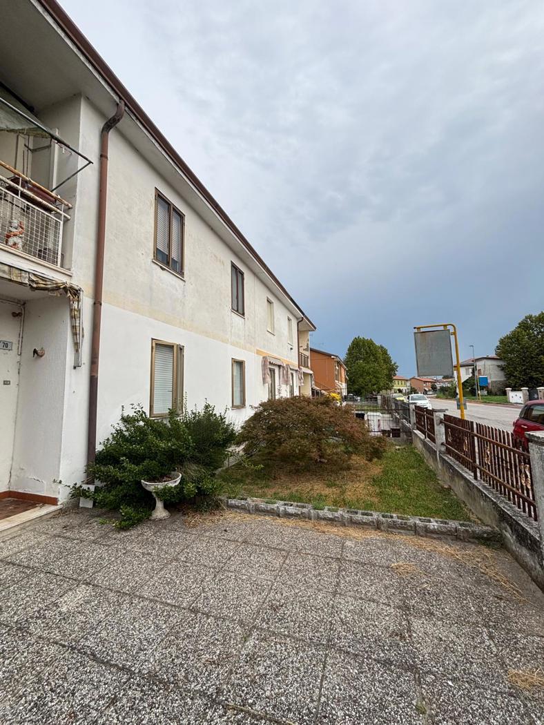 Quadrilocale con giardino a Papozze