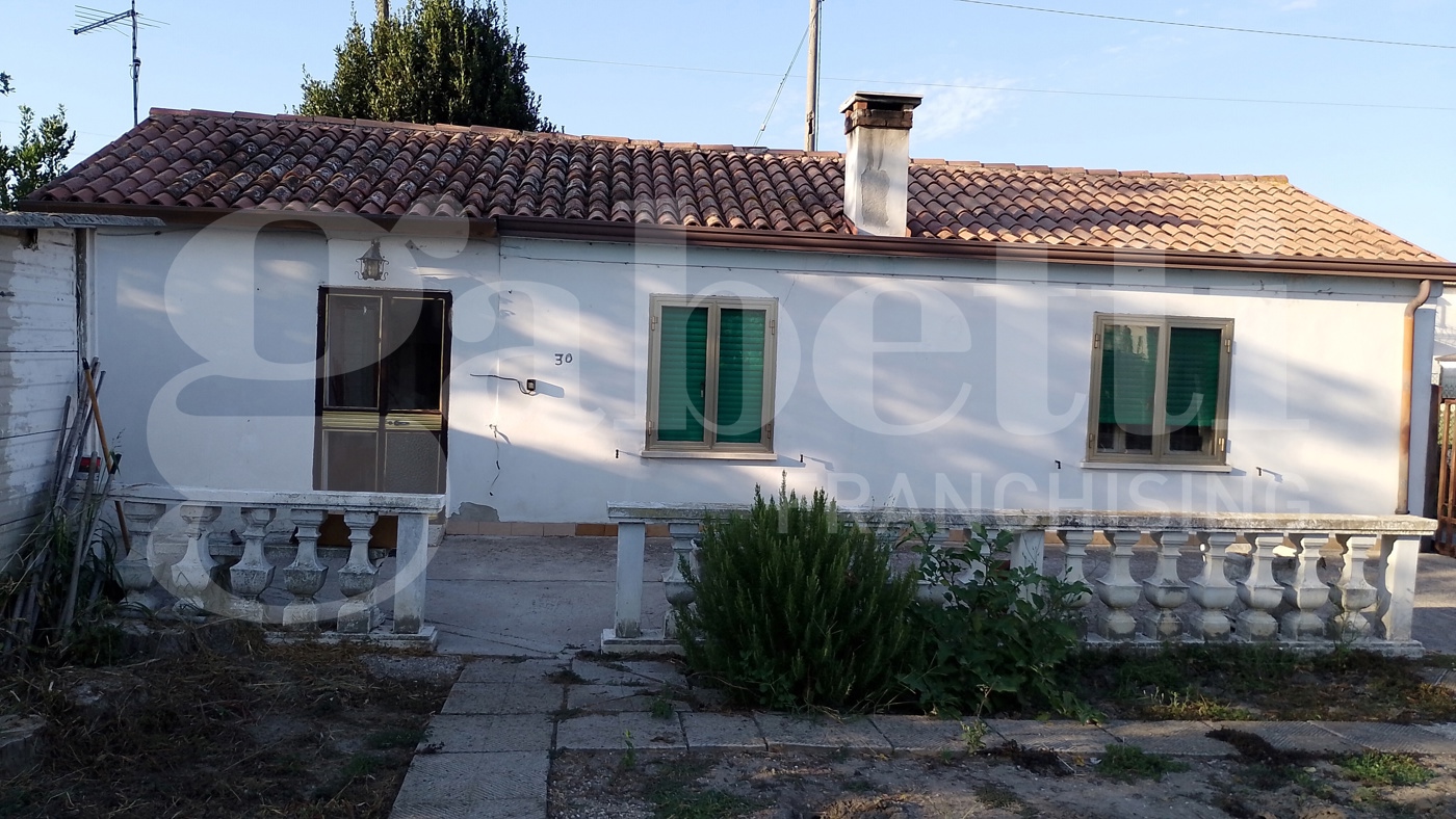 Casa indipendente con giardino a Gavello