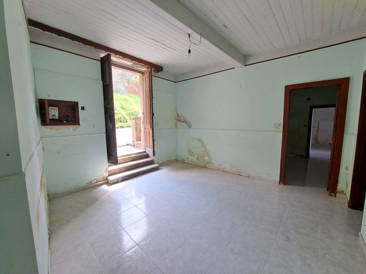 Casa indipendente da ristrutturare a Barcellona Pozzo di Gotto