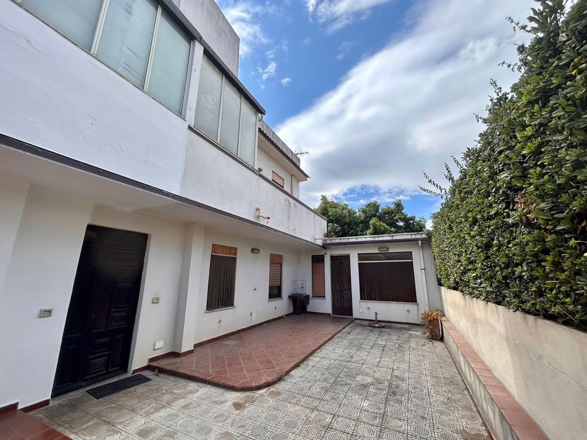 Casa indipendente vista mare a Barcellona Pozzo di Gotto