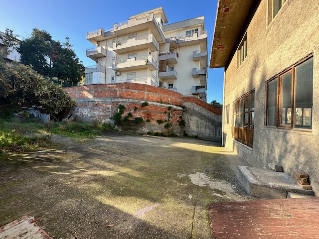 Magazzino in vendita a Barcellona Pozzo di Gotto