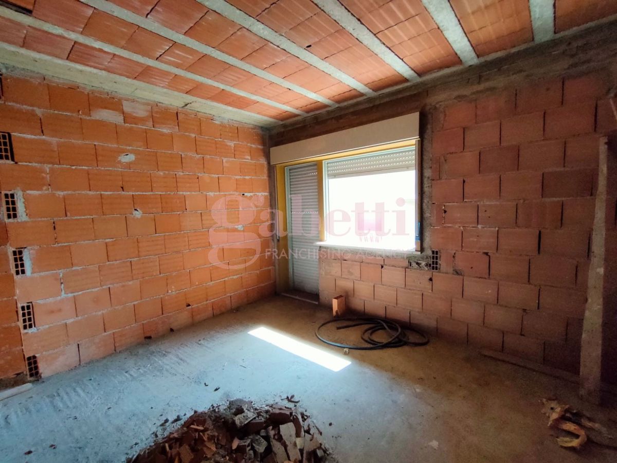 Quadrilocale in vendita a Barcellona Pozzo di Gotto