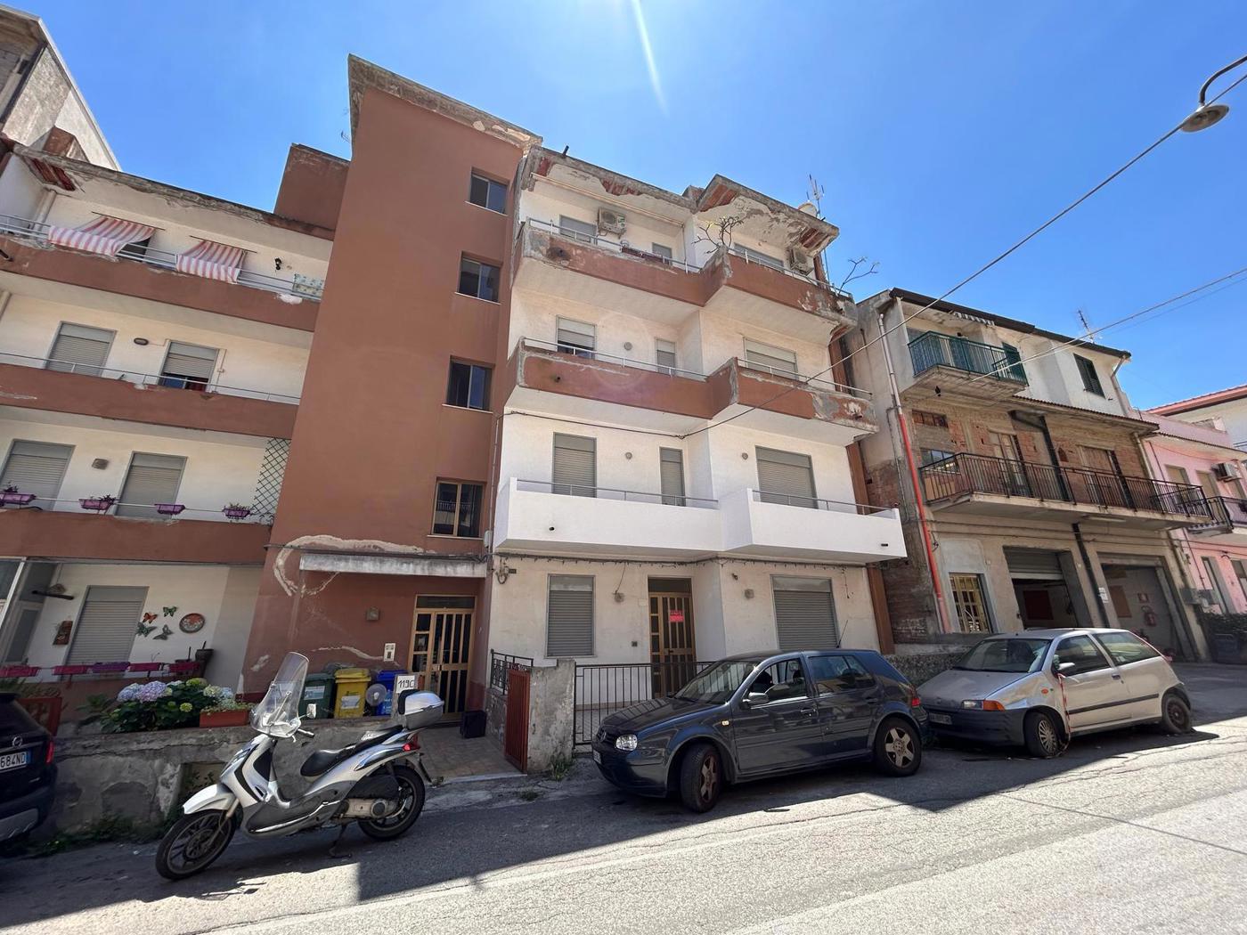 Quadrilocale in vendita a Barcellona Pozzo di Gotto