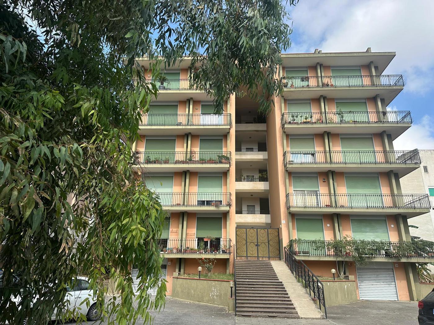Quadrilocale in vendita a Barcellona Pozzo di Gotto