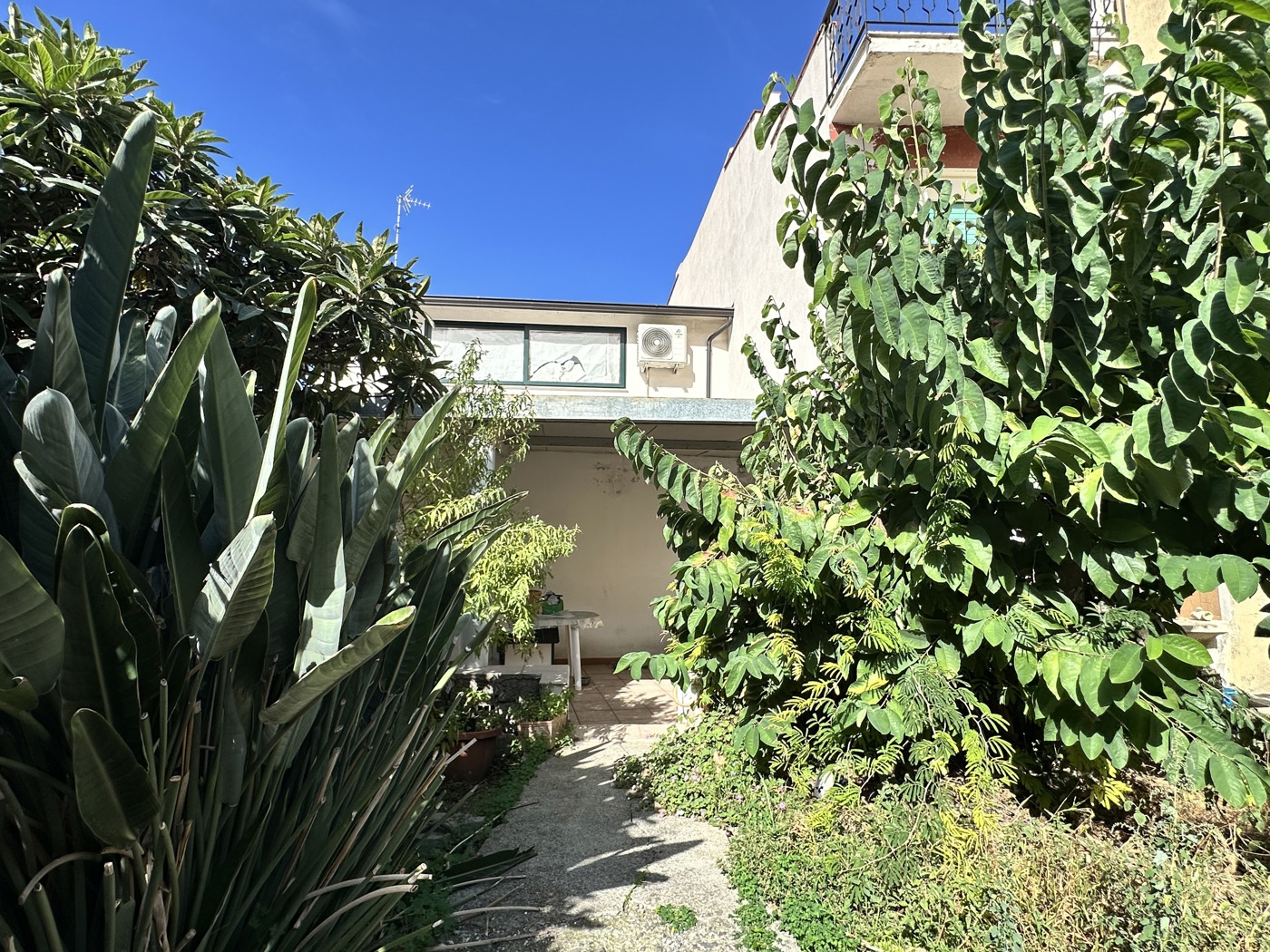 Casa indipendente con giardino a Barcellona Pozzo di Gotto