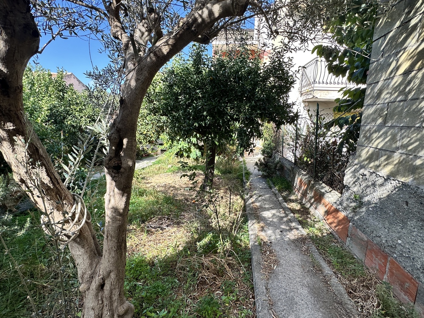 Casa indipendente con giardino a Barcellona Pozzo di Gotto