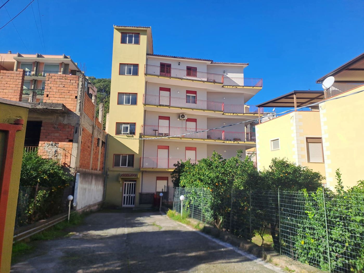 Quadrilocale con giardino a Barcellona Pozzo di Gotto