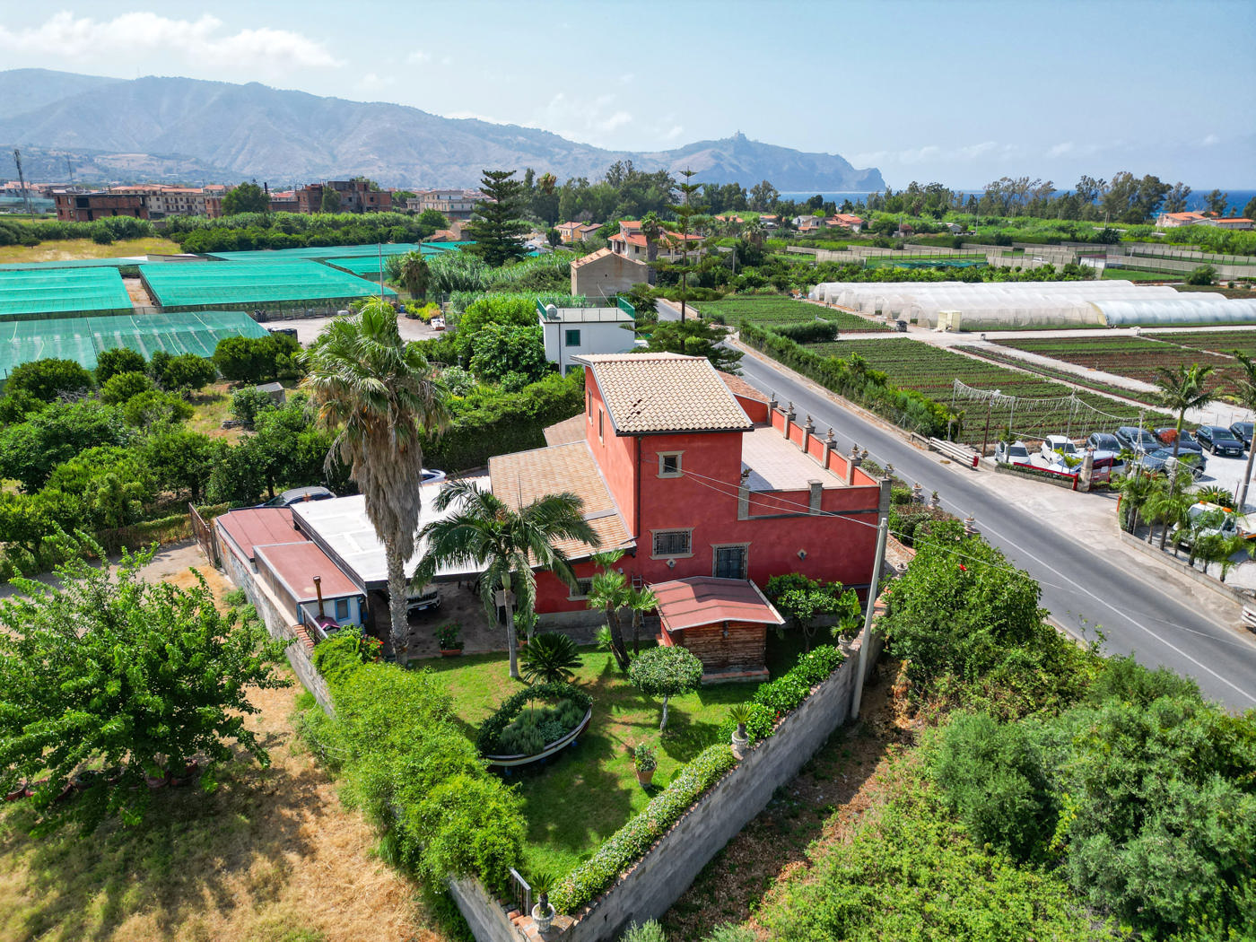 Villa con giardino a Furnari