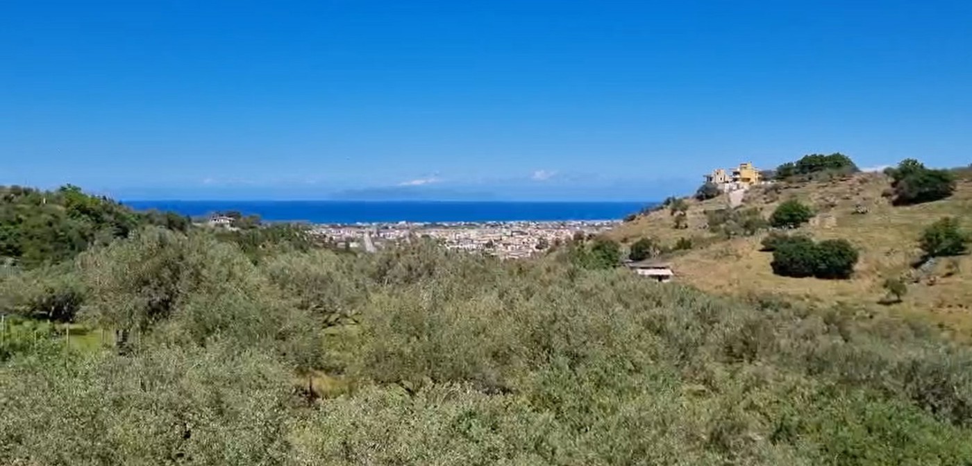 Villa con giardino a Barcellona Pozzo di Gotto