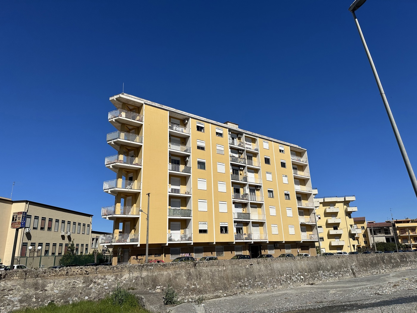 Quadrilocale in vendita a Barcellona Pozzo di Gotto