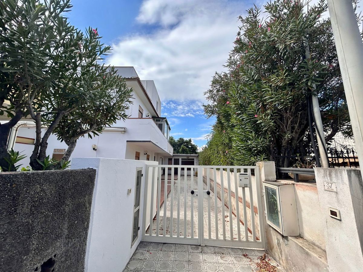 Casa indipendente vista mare a Barcellona Pozzo di Gotto