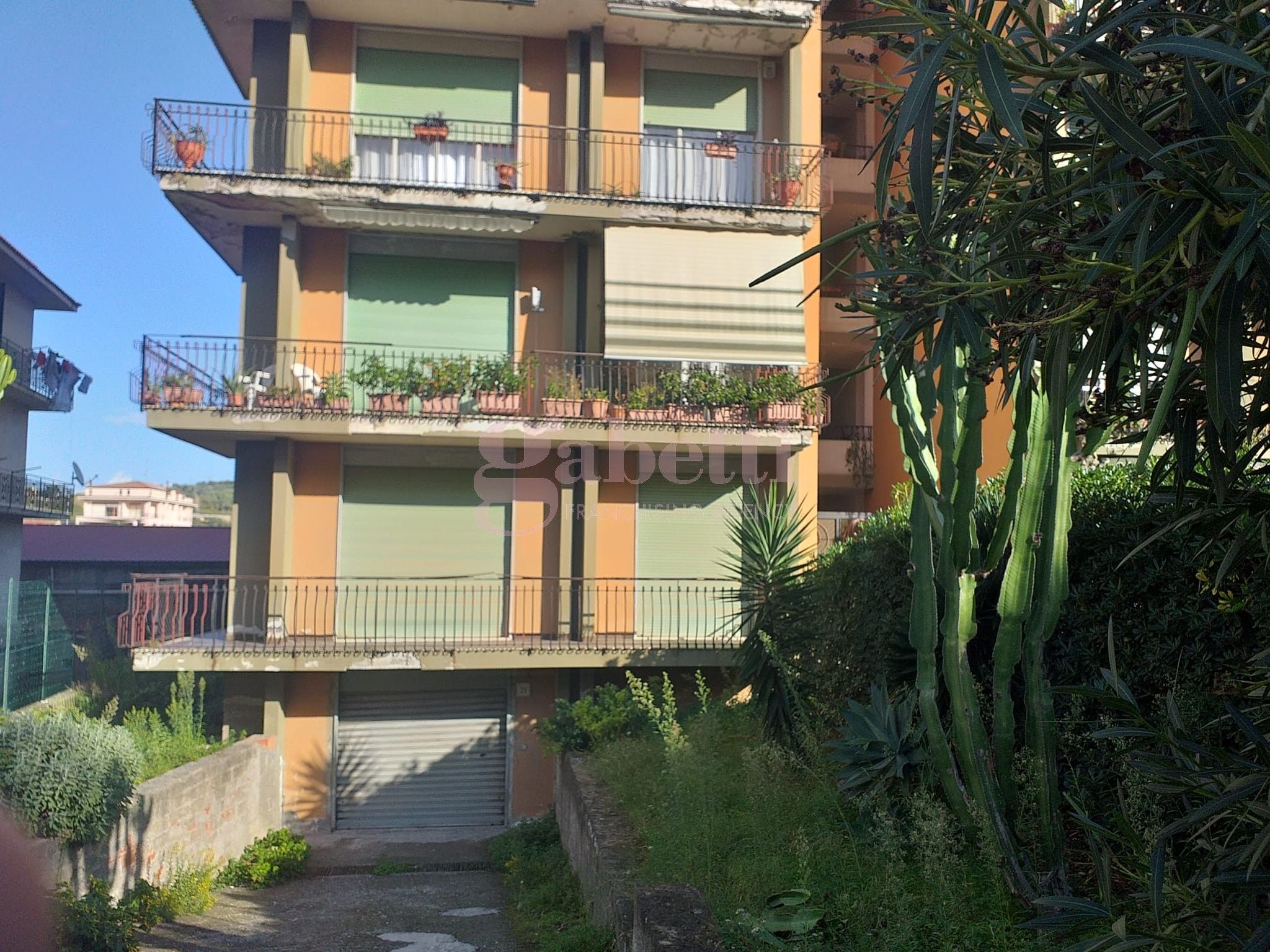Quadrilocale in vendita a Barcellona Pozzo di Gotto