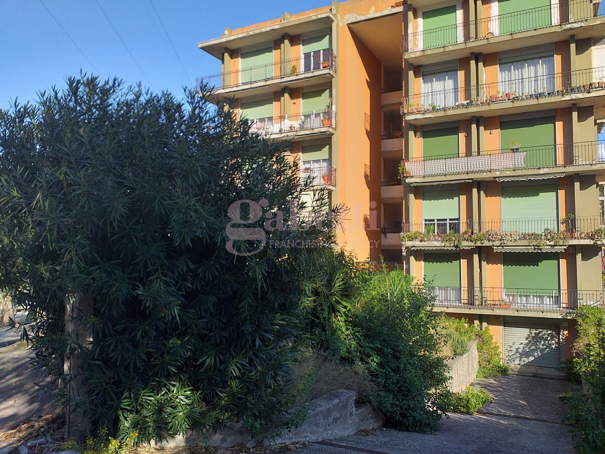 Quadrilocale in vendita a Barcellona Pozzo di Gotto