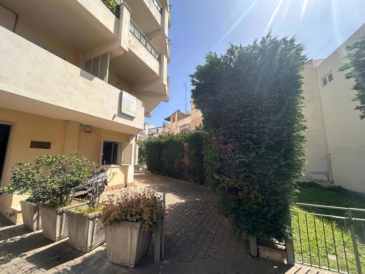 Ufficio con box doppio a Barcellona Pozzo di Gotto