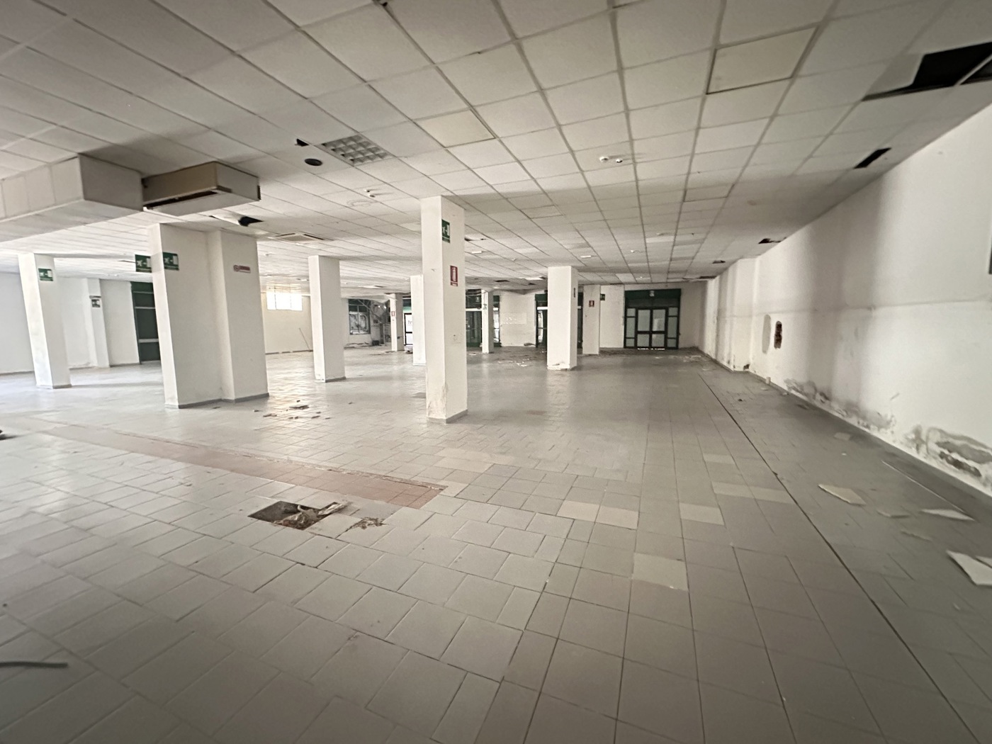 Locale commerciale in affitto a Barcellona Pozzo di Gotto