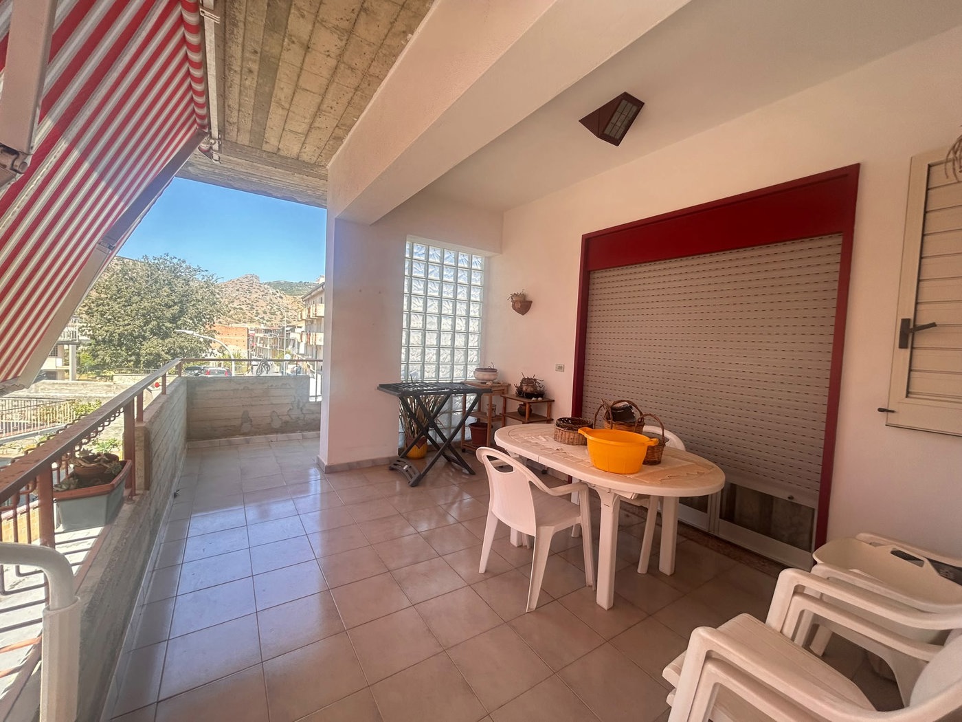 Quadrilocale con box doppio a Oliveri
