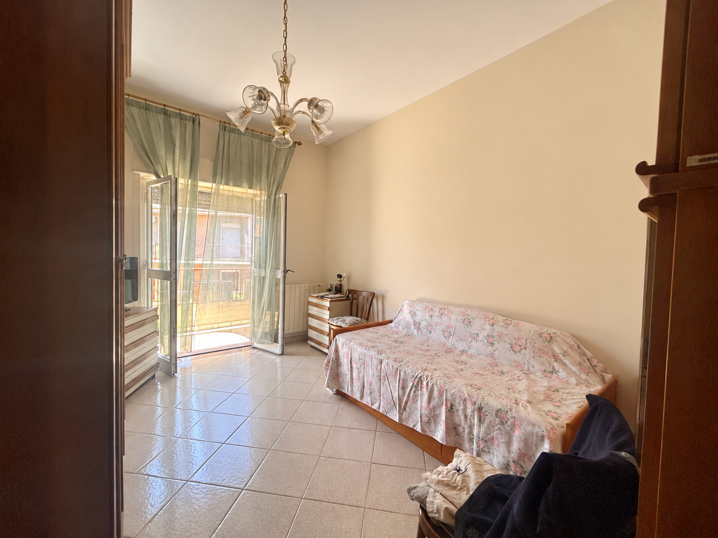 Quadrilocale con box doppio a Oliveri
