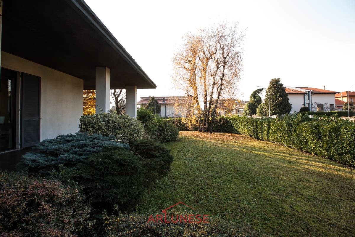 Villa in vendita a Casorezzo