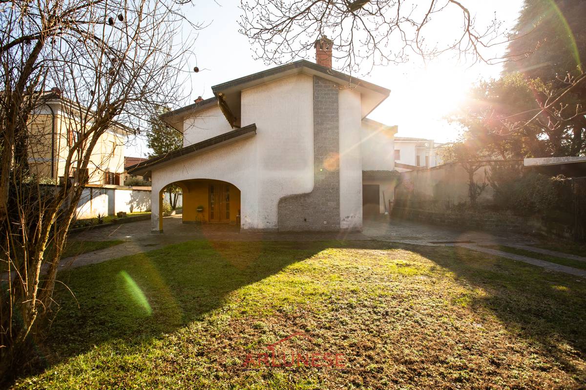 Villa in vendita a Santo Stefano Ticino