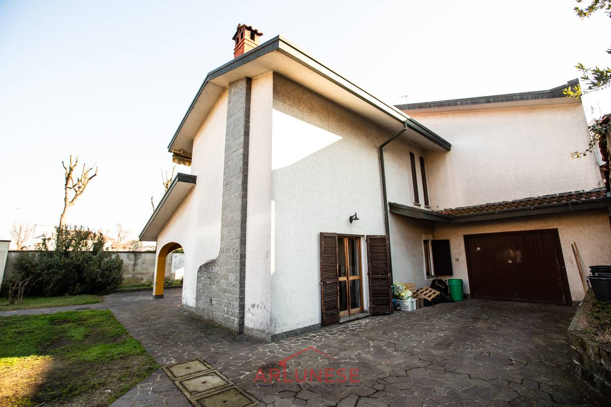 Villa in vendita a Santo Stefano Ticino