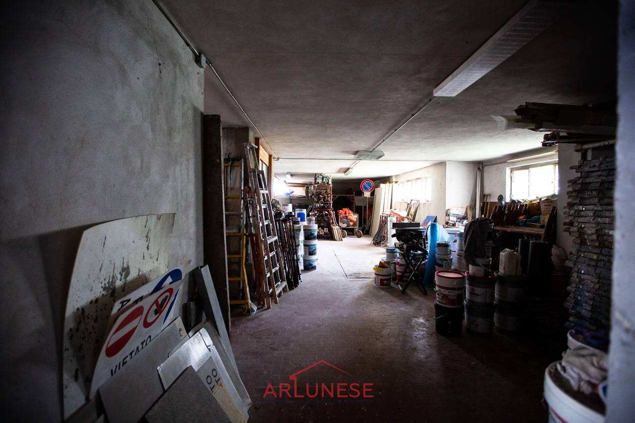 Deposito in vendita a Arluno