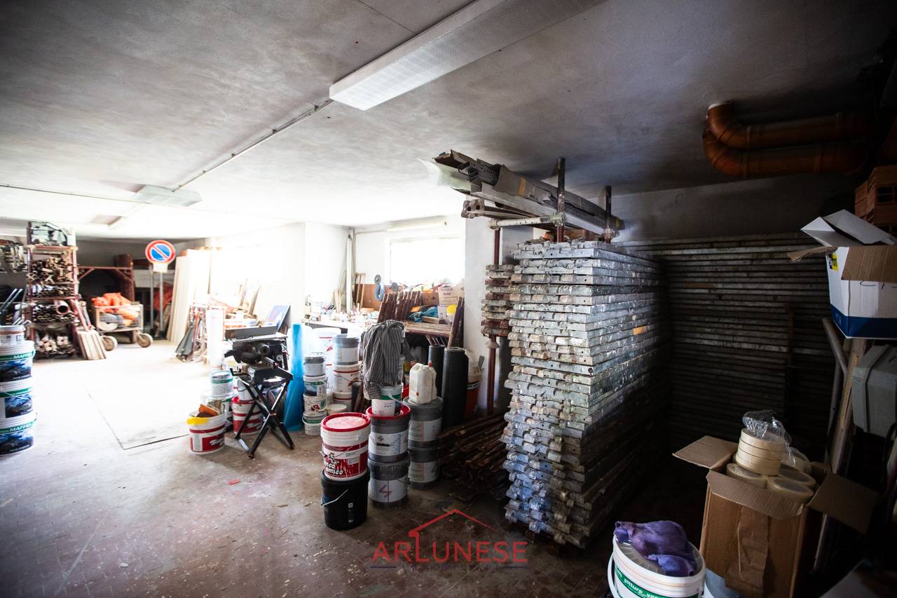 Deposito in vendita a Arluno