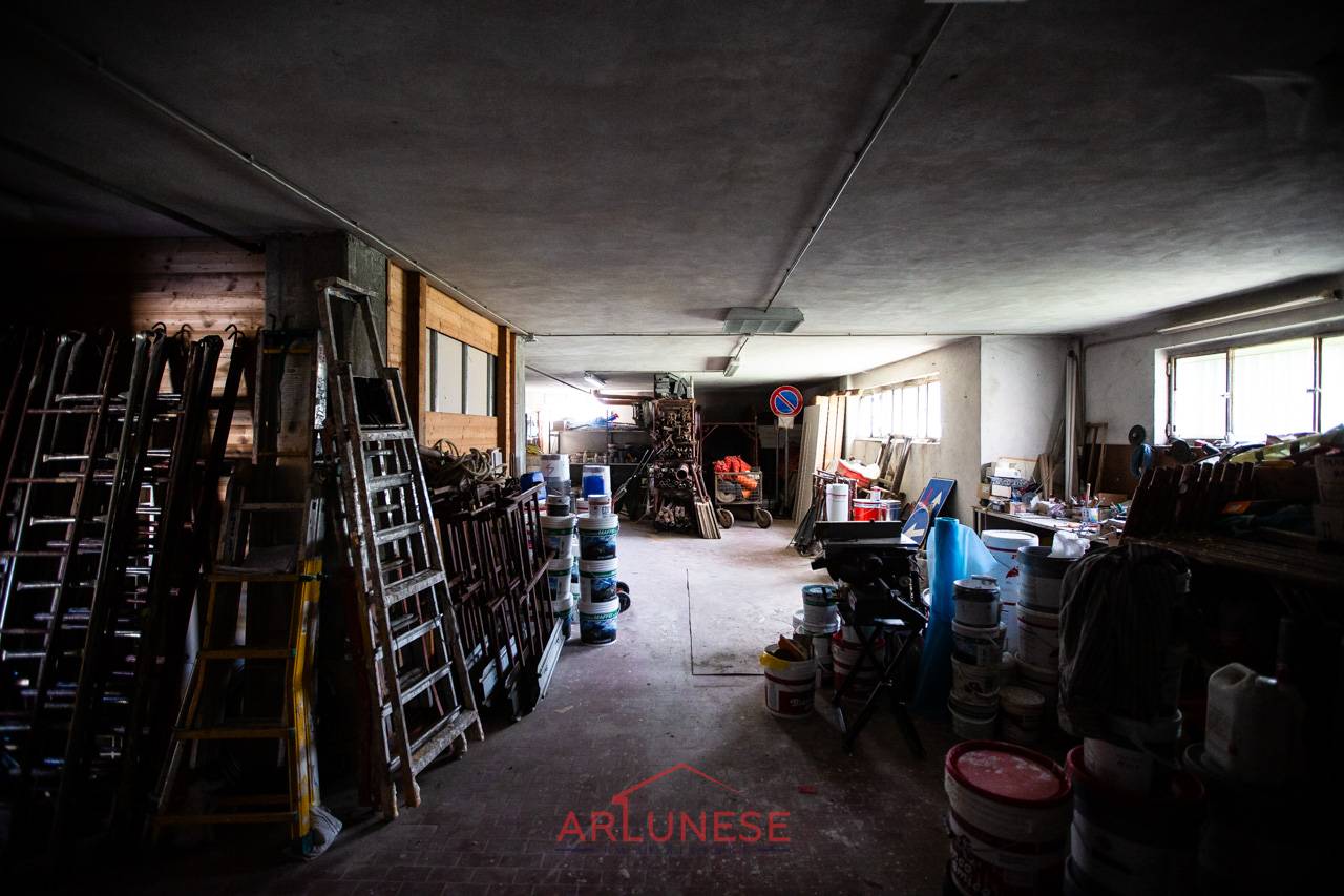 Deposito in vendita a Arluno